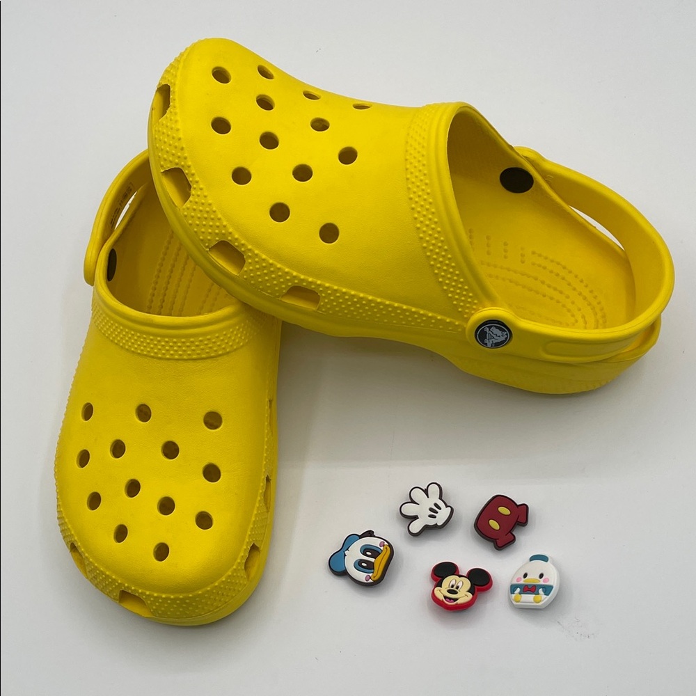 CROCS Classic Clog Bright Yellow Mens 5 Women’s Size 7 - Free Disney Charms